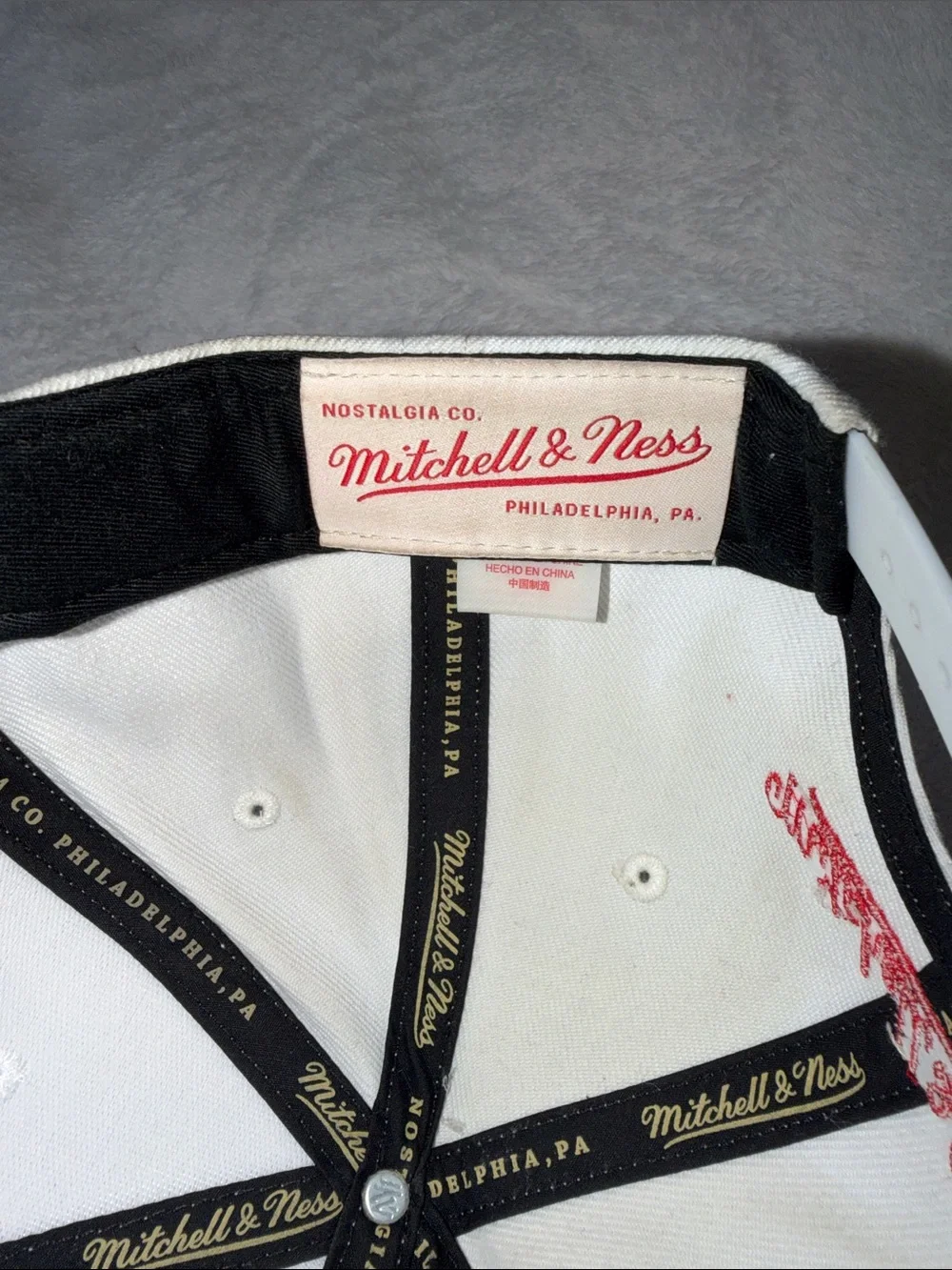 Mitchell & Ness White, Black & Red Chicago Bulls Kids Snapback Cap